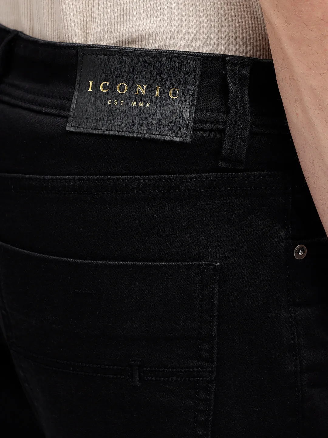 Iconic Men Black Solid Mid-Rise Tapered Fit Jeans